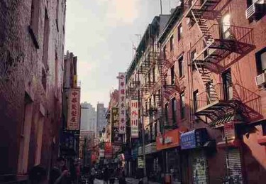 偶像组合成员合作品牌宣布终止合作，官方回应持续发酵