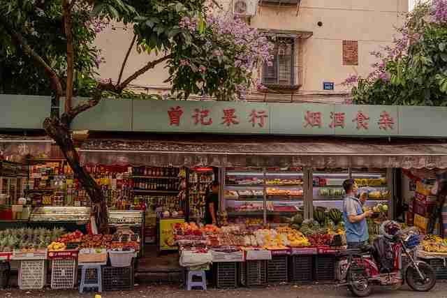 黑料网曝出偶像组合成员疑似恋情曝光引网友震惊,不雅照疯传持续发酵